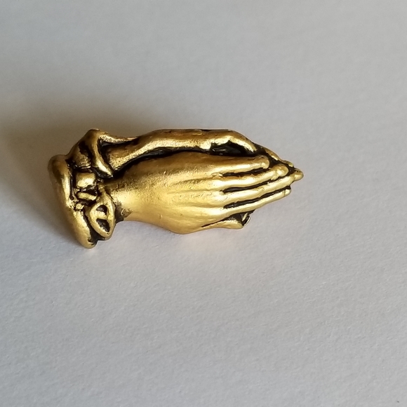 Relisted - Vintage praying hands pin gold tone tiny brooch religious Christian - Picture 4 of 6
